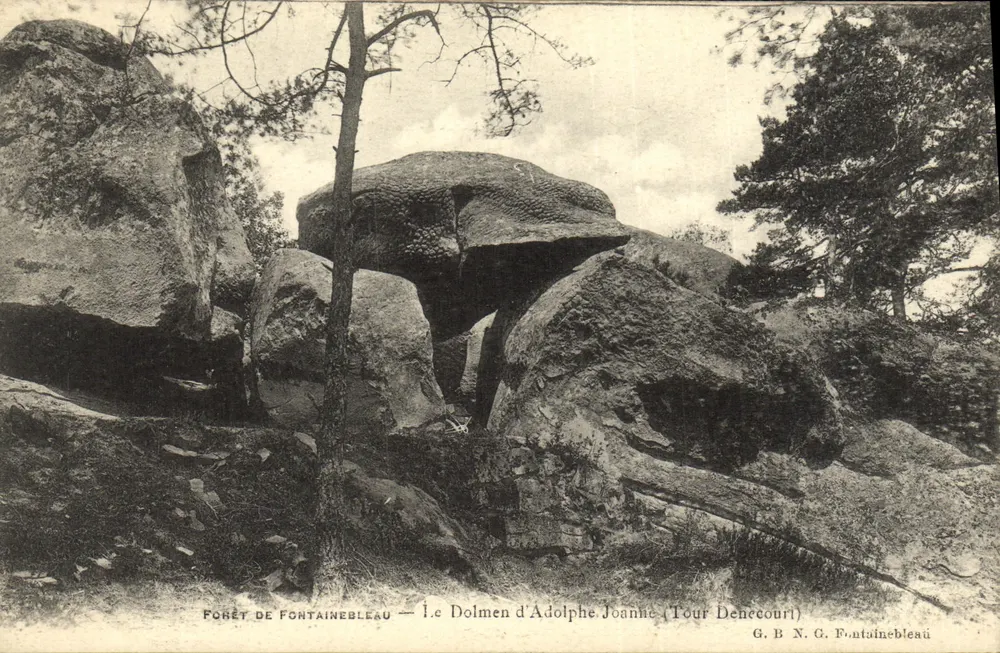 Wald von Fontainebleau — Der Dolmen von Adolphe Joanne (Tour Denecourt) — G. B. N. G. Fontainebleau - Vorderseite