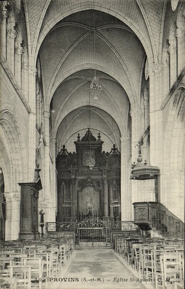 Provins (S.-et-M.) — Igreja de São Ayouth — interior da nave com altar e tribuna - Frente
