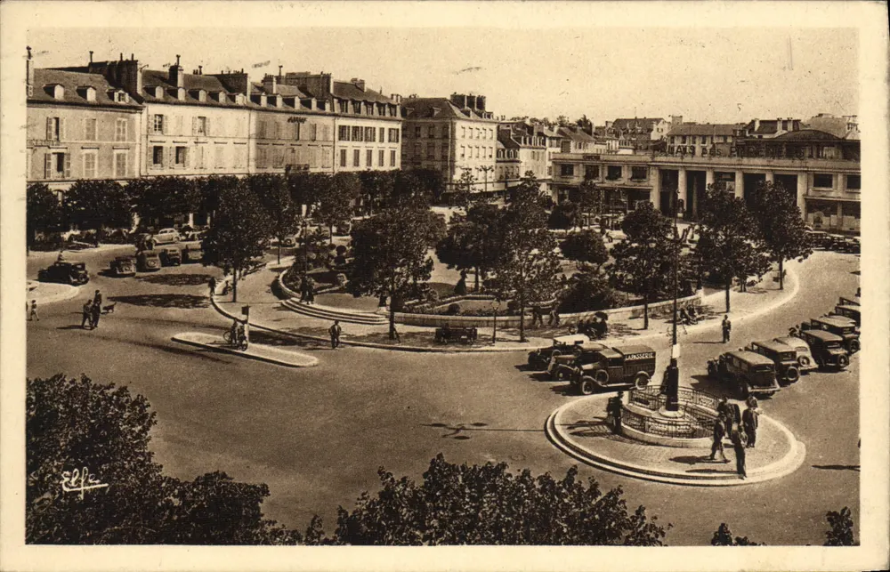 Place Georges-Clemenceau in Pau — panoramische weergave — Uitgever: Éditions Labouche, n°5 - Voorkant