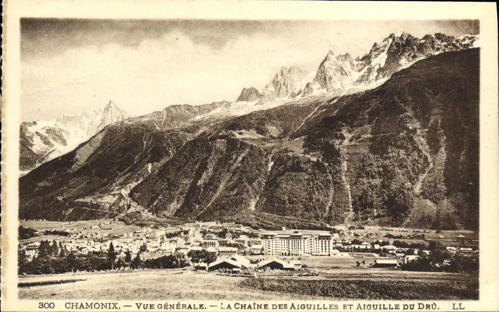 Chamonix — Allgemeiner Blick — Die Aiguilles-Kette und Aiguille du Drû - Vorderseite