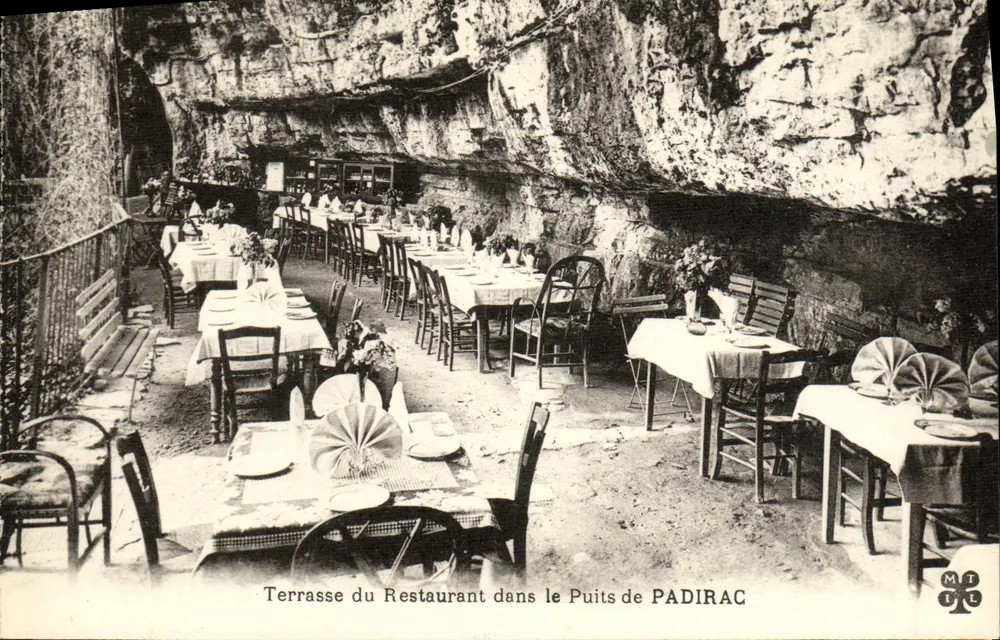 Terrasse do Restaurante no Poço de PADIRAC — editor MTIL - Frente