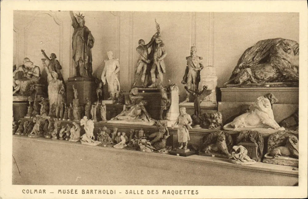 Colmar — Museu Bartholdi — Sala das esculturas em miniatura - Frente