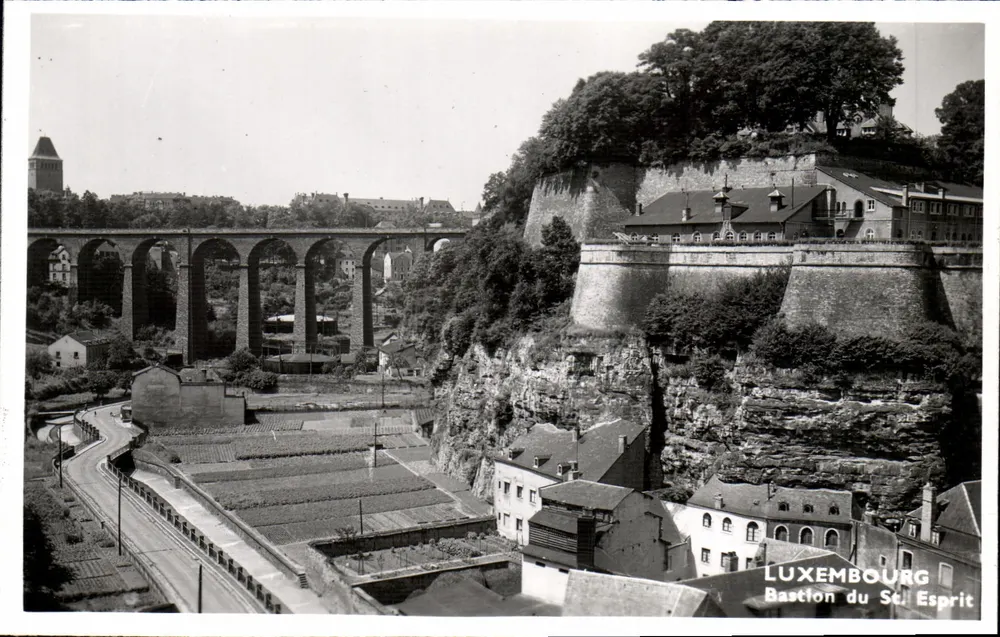 Luxemburgo — Bastião do Espírito Santo — Foto verificável, edit. Ma. Schanck - Frente