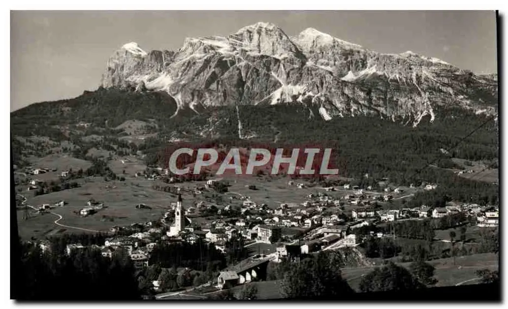 एल्पी गांव — पीछे की ओर बर्फ से ढ़की पर्वत — घेडिना संस्करण, पिओर्नोड विटाटा - आगे