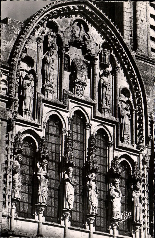 Fachada da Basílica — Basílica de Vézelay — editor Cie des Arts Photographiques - Frente