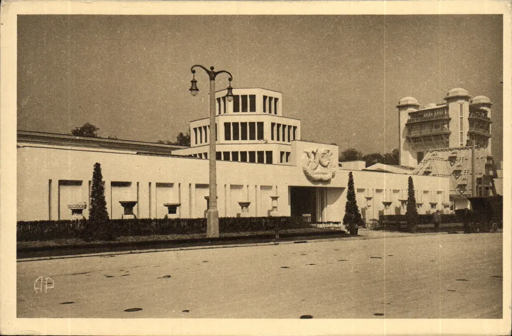 Paris - Exposition des Arts Décoratifs — Pavillon Lyon-Saint-Étienne (von Tony Garnier, Architekt) - Vorderseite