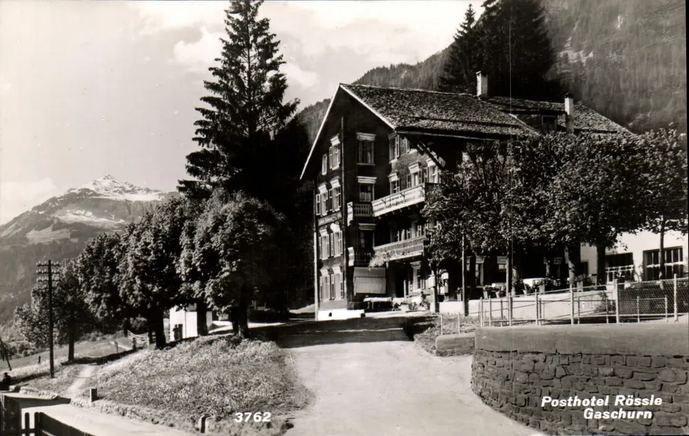 Posthotel Rössle — Gaschurn — Foto Phoebus-Lan Bregenz - Frente