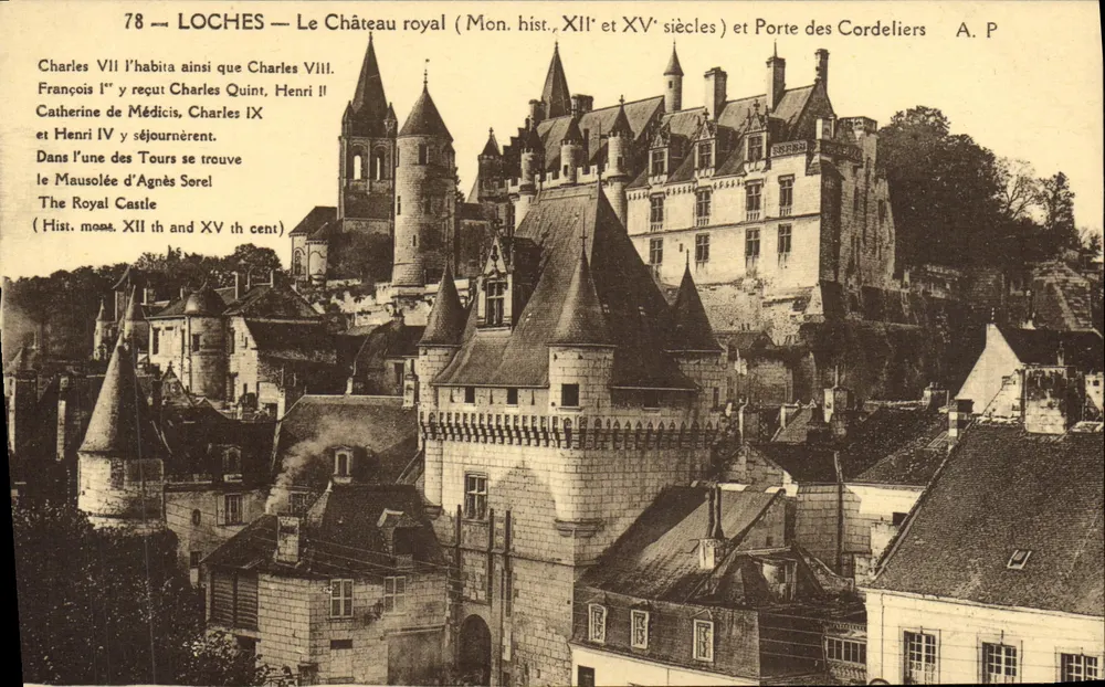 Loches — O Castelo Real (Mon. hist. XIIe e XVe séculos) e Porta dos Cordeliers — A. P. - Frente