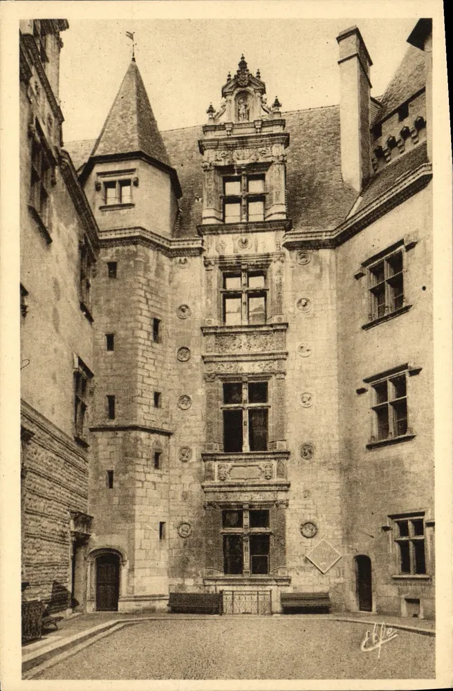Château Henri IV — Die Ehrenhof — Héliogravure Élie, n°421 - Vorderseite