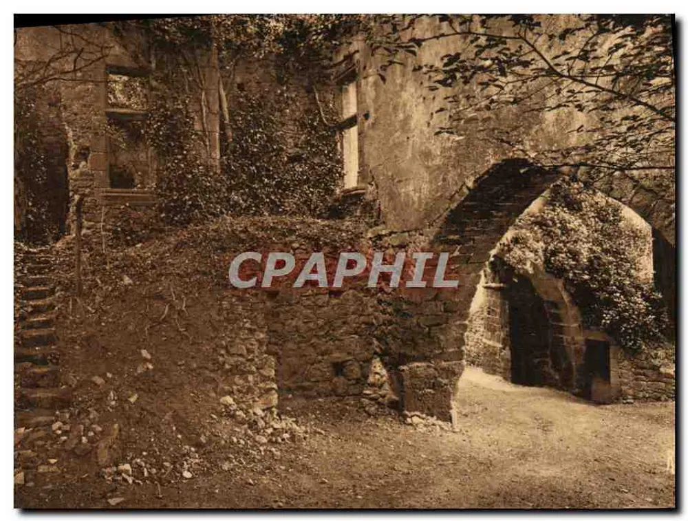 Castelo de Bressuire — Duas entradas, a Porta de Acesso, a Torre do Tesouro - Frente