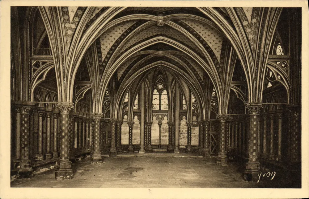 A Santa Capela — Interior da capela baixa — Edição de Arte YVON - Frente