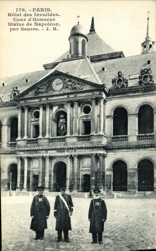 Paris. Hôtel des Invalides. Cour d'Honneur. Statue Napoleons, von Seurre. - J. H. - Vorderseite