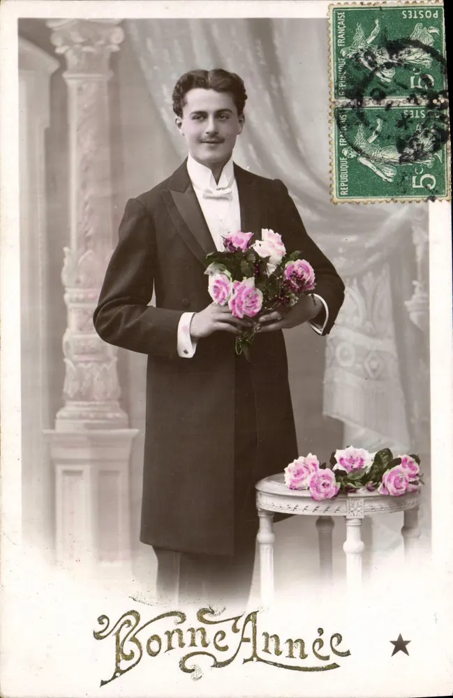 Jovem homem em traje de festa — com buquê de rosas — editor VBC Série N. 3689 - Frente