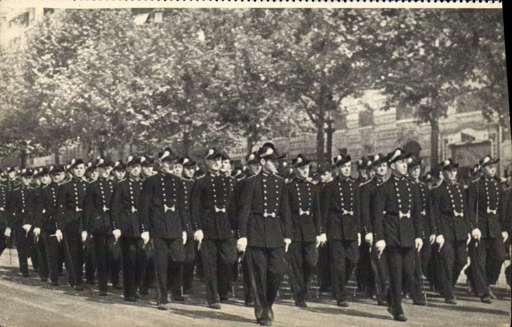 École Polytechnique — Desfile de cadetes — Georges Lang, Paris - Frente