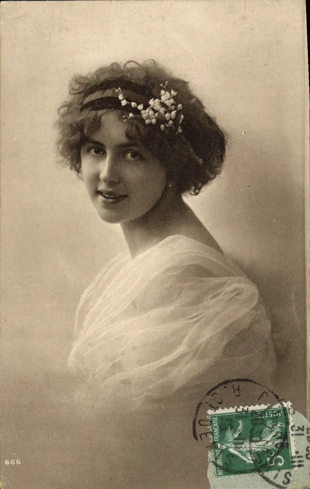 Jeune femme en robe légère — portrait studio — éditeur L. Van Embbrandt, n° 666 - Vorderseite