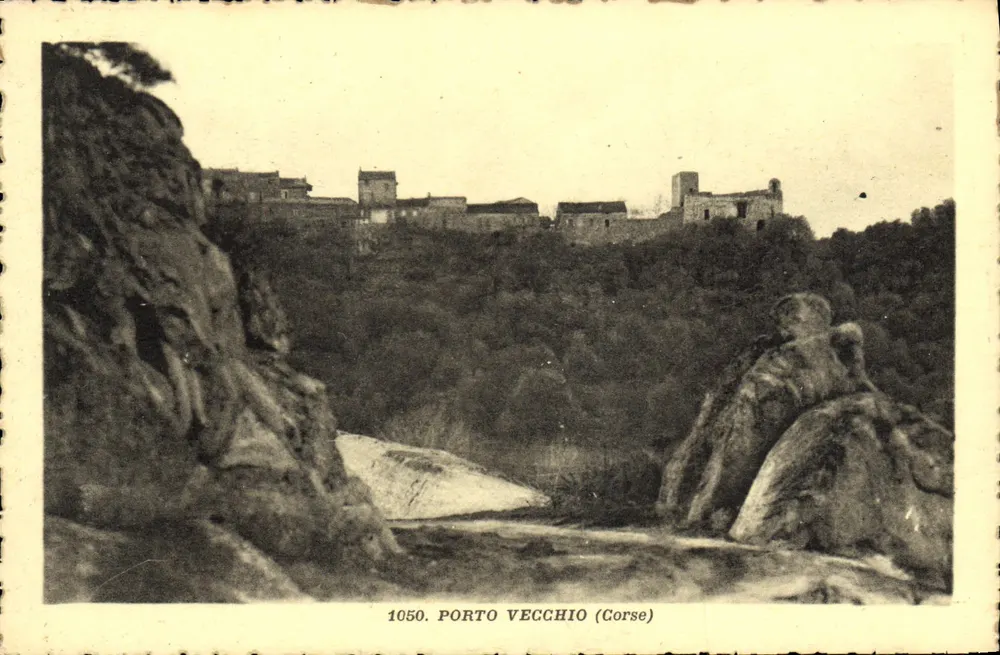 Porto Vecchio (Korsika) — Panoramablick mit Klippen und Dorf — A. Tomasi, Ajaccio (Korsika), Nr. 1050 - Vorderseite