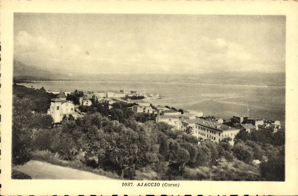 Ajaccio (Córsega) — vista panorâmica sobre o mar — A. Tomasti, editor de arte, Ajaccio (Córsega), n° 1037 - Frente