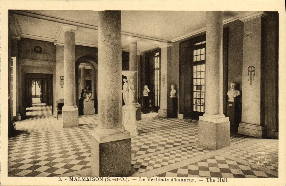 Malmaison (S.-et-O.) — O Vestíbulo de Honra — The Hall - Frente