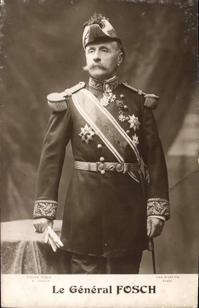 O General FOSCH — retrato em uniforme — Cliché Pirou, L'Art d'Art Ph. Paris - Frente