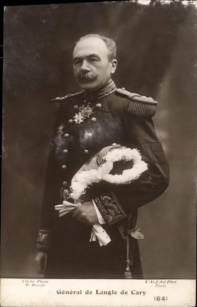 Geral de Langlée de Cary — retrato militar — L'At.d Art Phot. Paris (64) - Frente