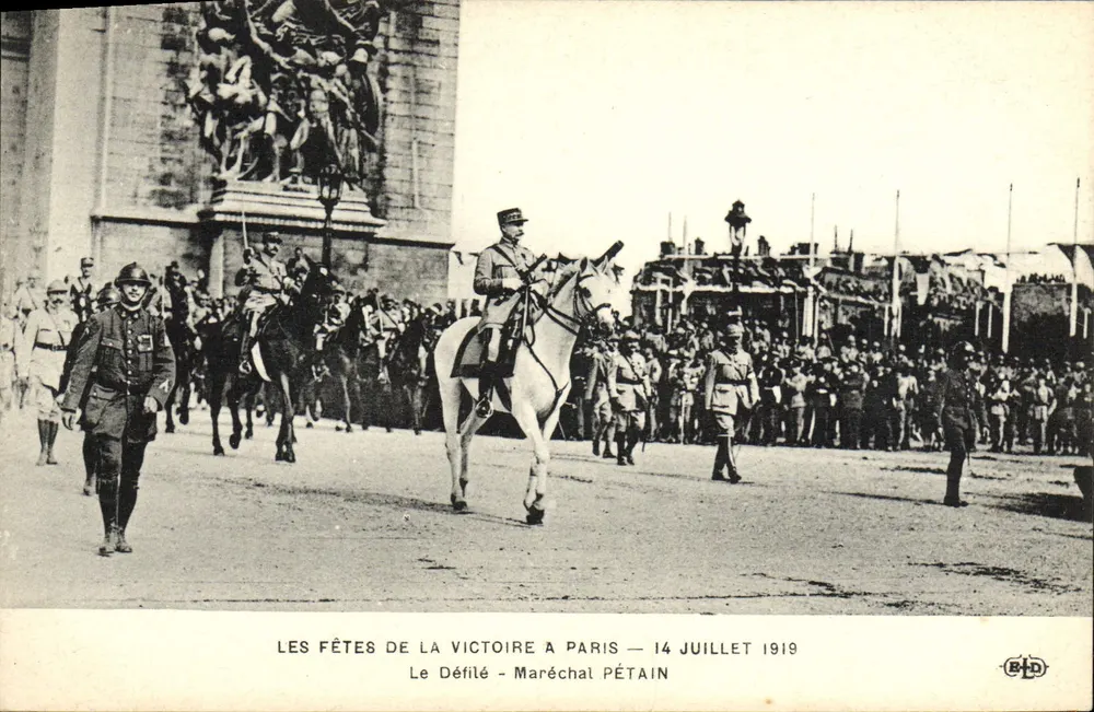Die Siegesfeierlichkeiten in Paris — 14. Juli 1919 — Parade des Marschalls Pétain — Verlag B.D. - Vorderseite