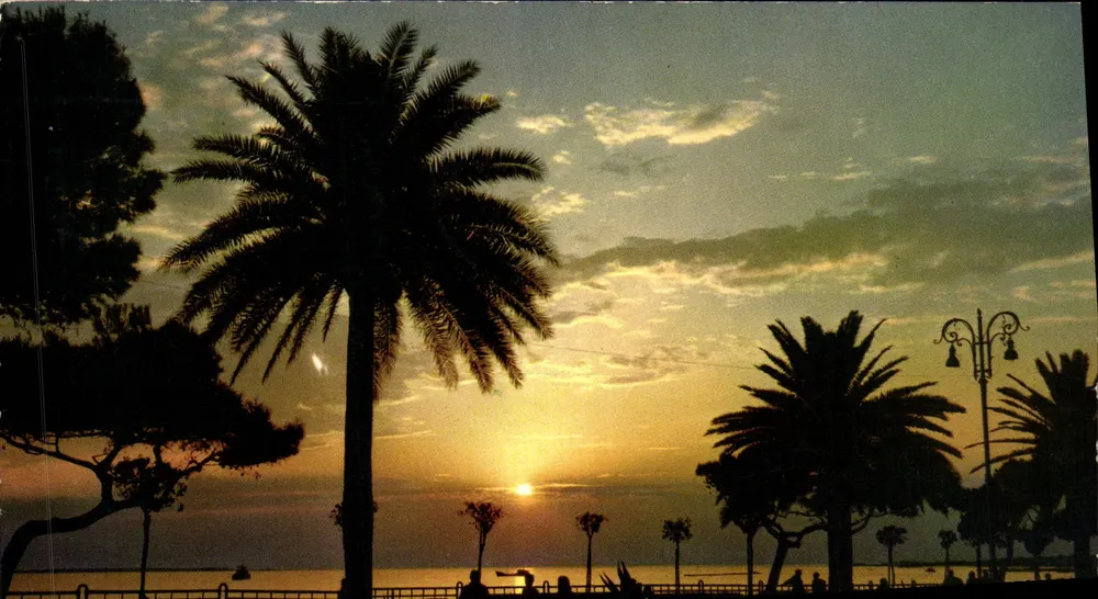 Pôr do sol sobre a Méditerâneo — Juan-les-Pins — Éditions S.E.P.T. - Frente