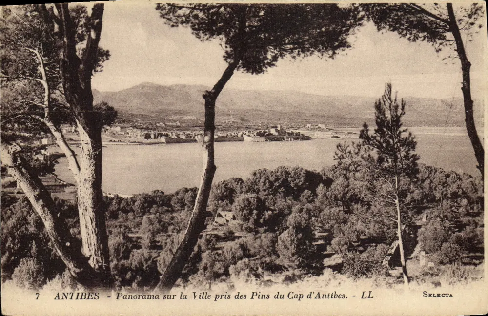Antibes - Panorama der Stadt vom Cap d'Antibes aus den Pines - Selecta - Vorderseite
