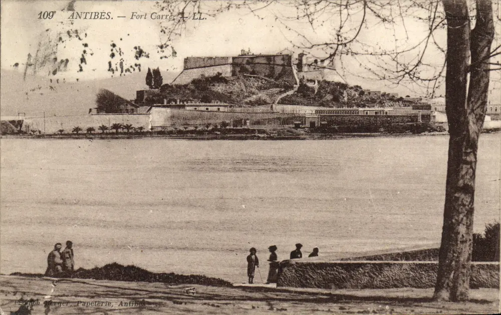 Antibes — Forte Carré — Papeterie, Antibes - Frente