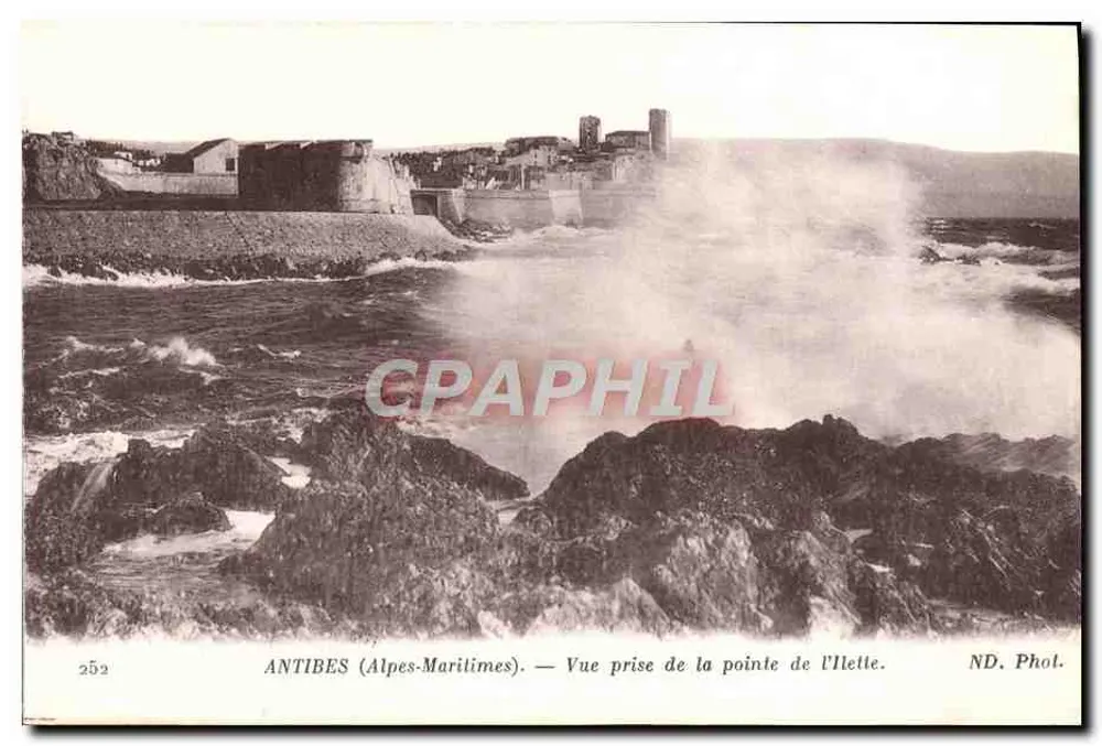 Antibes (Alpes-Maritimes) — Vista tirada da ponta da Élette — ND. Fot. - Frente