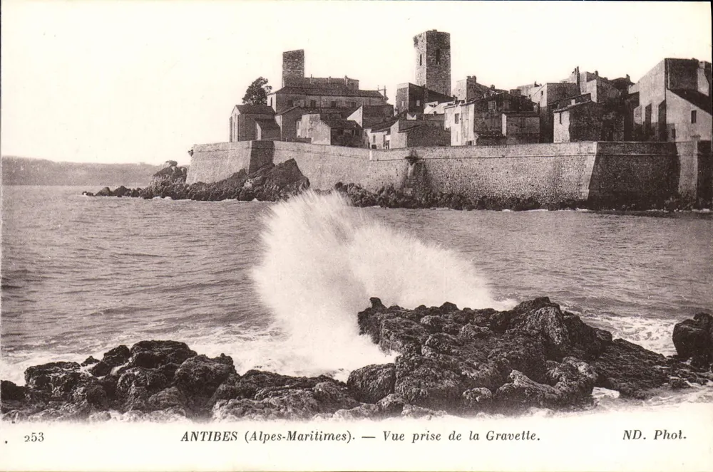Antibes (Alpes-Maritimes) — Visão tirada da Gravette — ND. Fot. - Frente