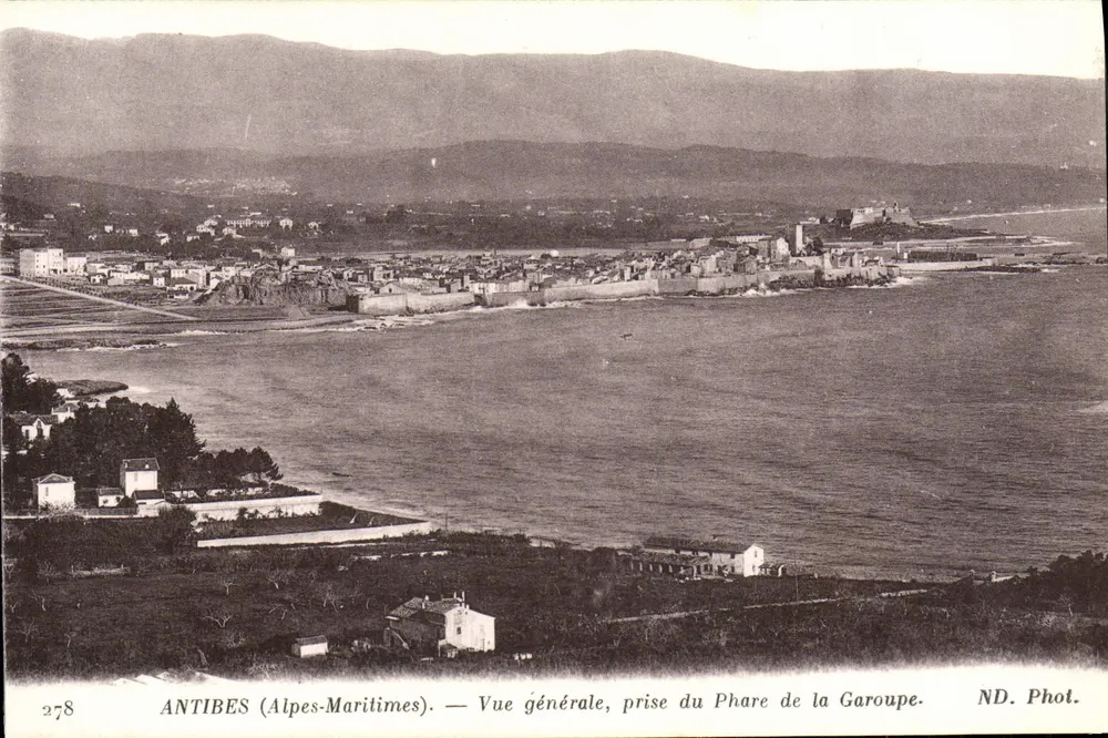 Antibes (Alpes-Maritimes) — Allgemeiner Blick, vom Leuchtturm der Garoupe aus — ND. Phot. - Vorderseite