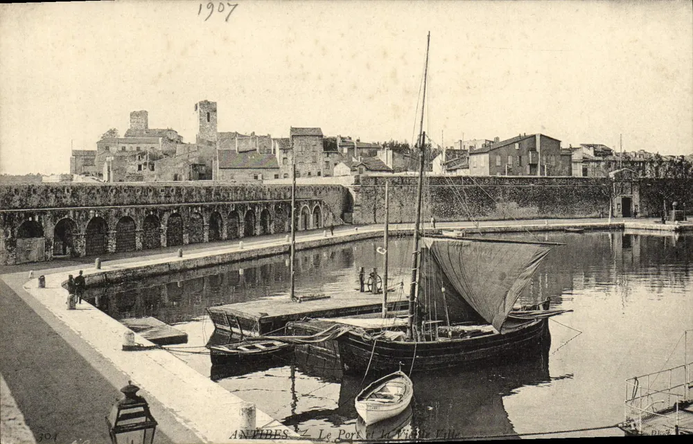 Antibes — Der Hafen und die Altstadt — unbekannter Verlag, Seriennummer 304 - Vorderseite