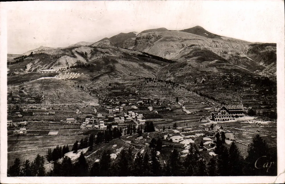 Le Quartier des Launes et le Mont Mounier — vue panoramique avec éditeur 'GRAPHPHIL' et n° (8) visible en bas du verso - Vorderseite