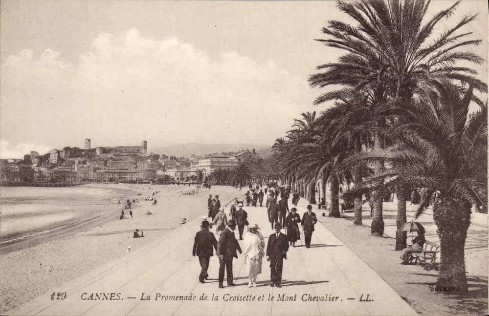 CANNES — Die Promenade de la Croisette und der Mont Chevalier — LL. - Vorderseite