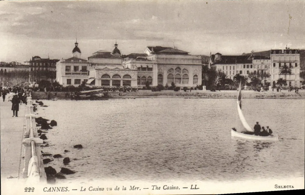 CANNES — A Vista do Casino da Praia — Selecta, n° 222 - Frente