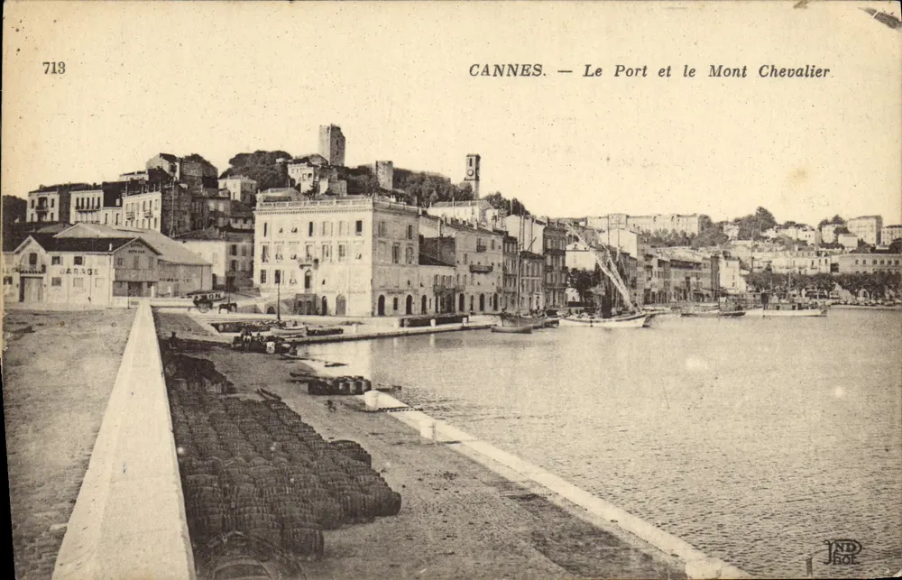 CANNES — Der Hafen und der Mont Chevalier — IND. HOT - Vorderseite