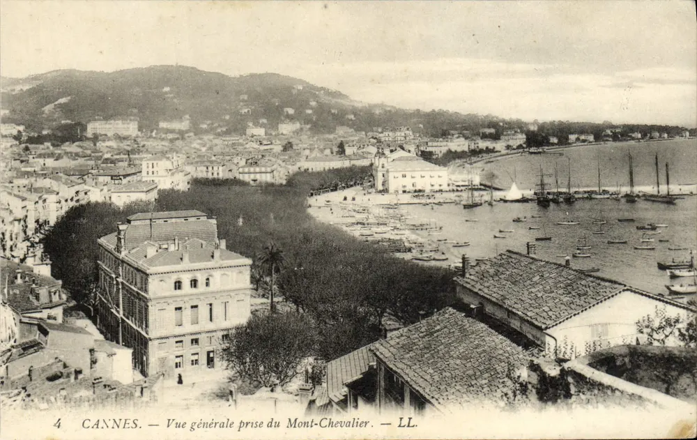 CANNES — Vue générale prise du Mont-Chevalier — LL. - Recto