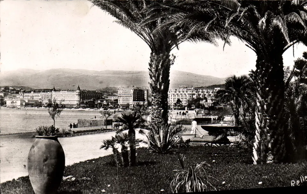 Cannes — Vista da margem do mar com palmeiras — Edições Rella - Frente