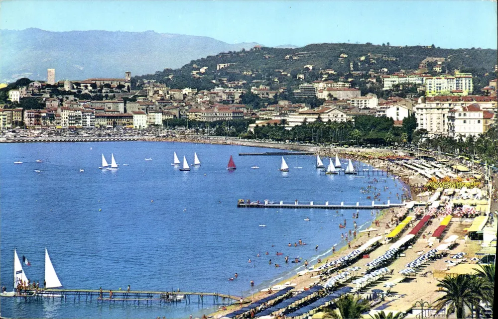 Cannes — Die Strandpromenade und der Suquet — Imp. de Cannes, Nizza - Vorderseite