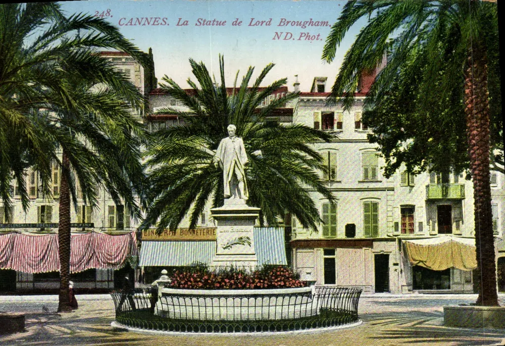 CANNES. A Estátua de Lord Brougham — ND. Fot. — N° 248 - Frente