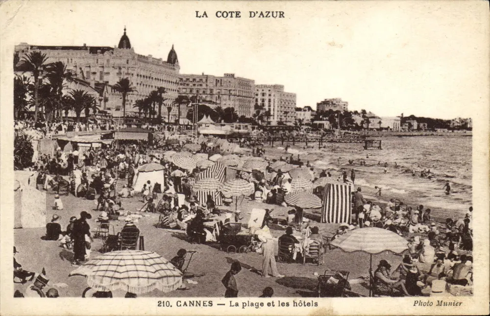 Cannes — A praia e os hotéis — Foto Munier, n°210 - Frente