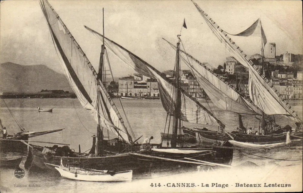 CANNES - A Praia - Barcos Lesteurs — Edição Gilotta n° 414 - Frente