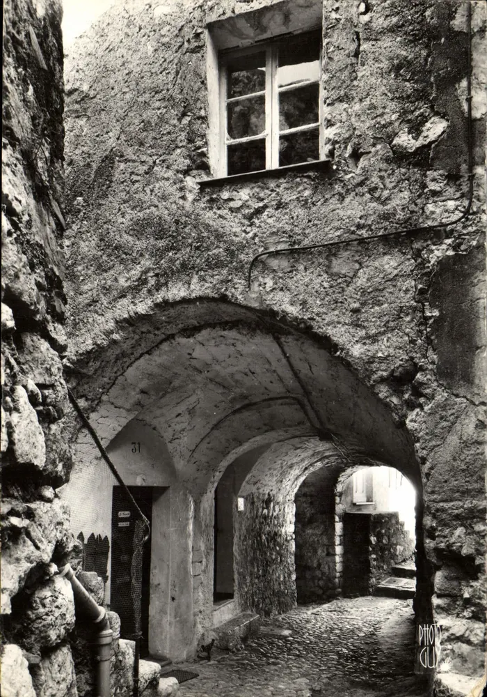 Die Gewölbe einer alten Straße im Dorf — Gorbio (Alpes-Maritimes) — Editions Photoguy - Vorderseite