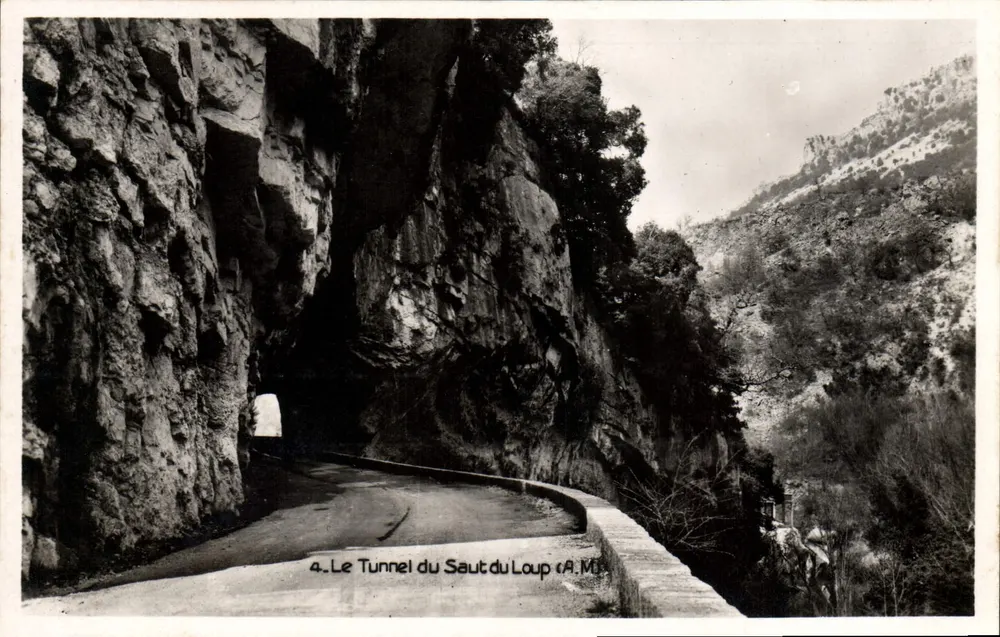 O Tunel do Saut-du-Loup — A.M. — Edição E. Almyrac - Frente