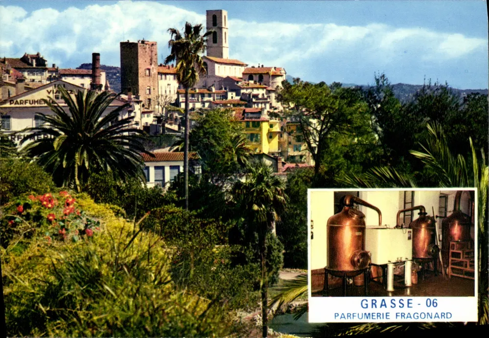 Grasse - 06 — Perfumaria Fragonard — vista da cidade e dos alambiques - Frente