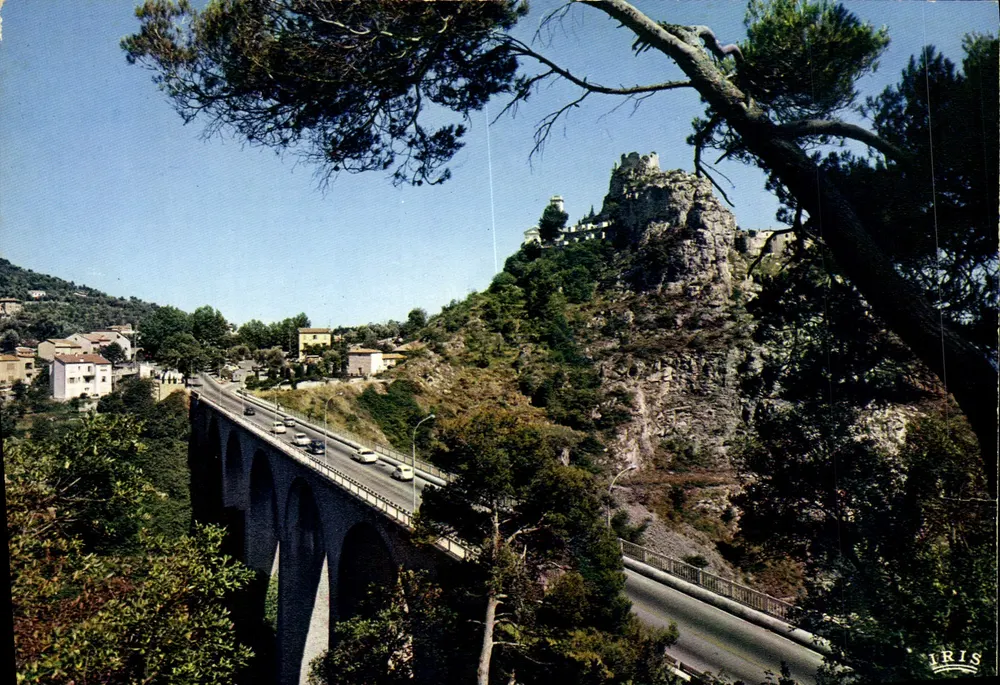 Het viaduct en het dorp — Eze-Village op een rots — Uitgave IRIS - Voorkant