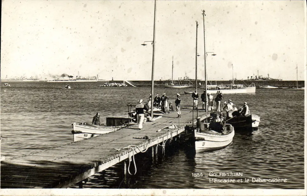 Golfe-Juan — A Esquadra e o Desembarque — 1884 - Frente