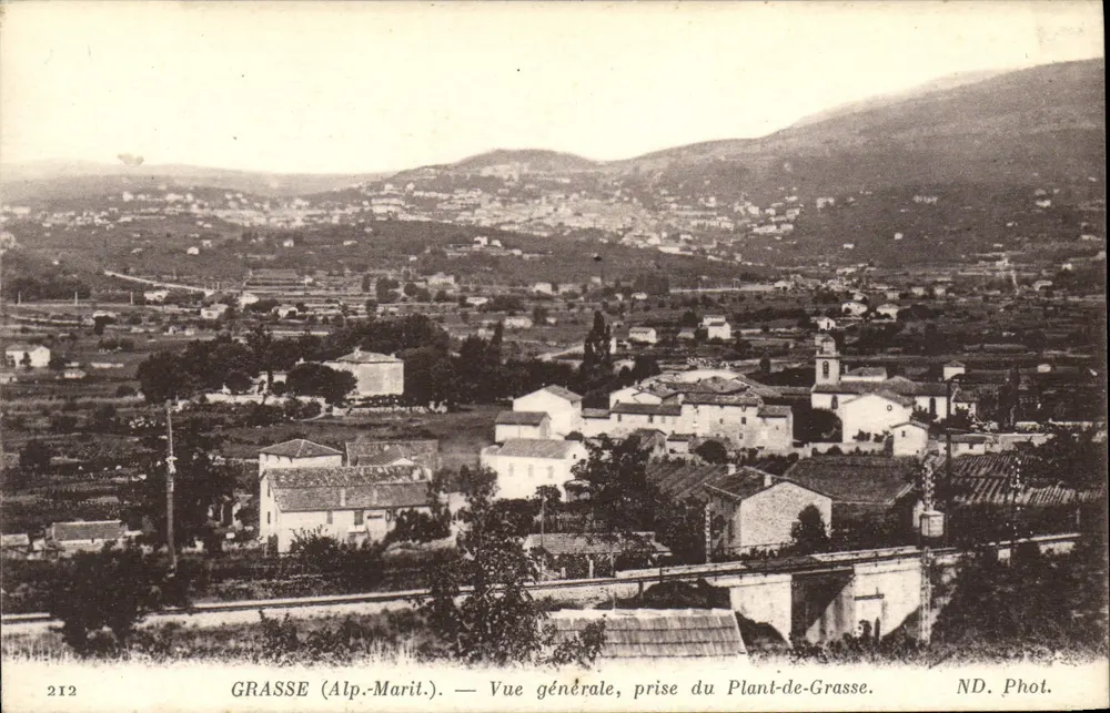 Grasse (Alpes-Maritimes) — Allgemeine Ansicht, aufgenommen von Plant-de-Grasse — ND. Fotografie Nr. 212 - Vorderseite