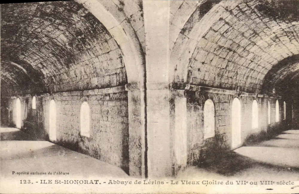 Insel St-Honorat - Abtei Lérins - Das alte Cloister des 7. oder 8. Jahrhunderts - Vorderseite