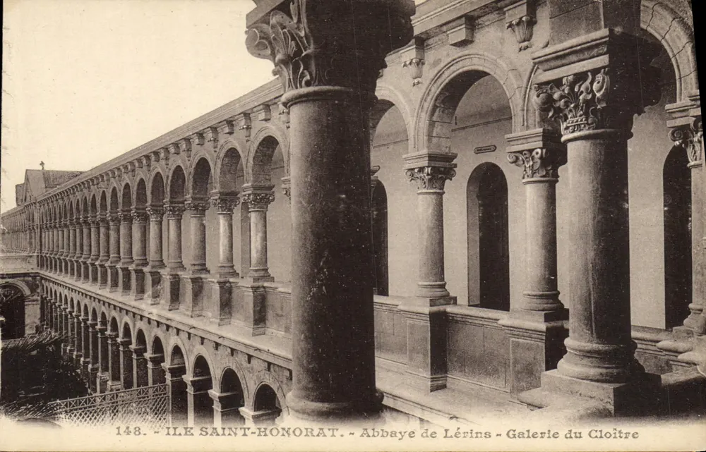 Insel Saint-Honorat - Abtei Lérins - Galerie des Klostergängen - Vorderseite